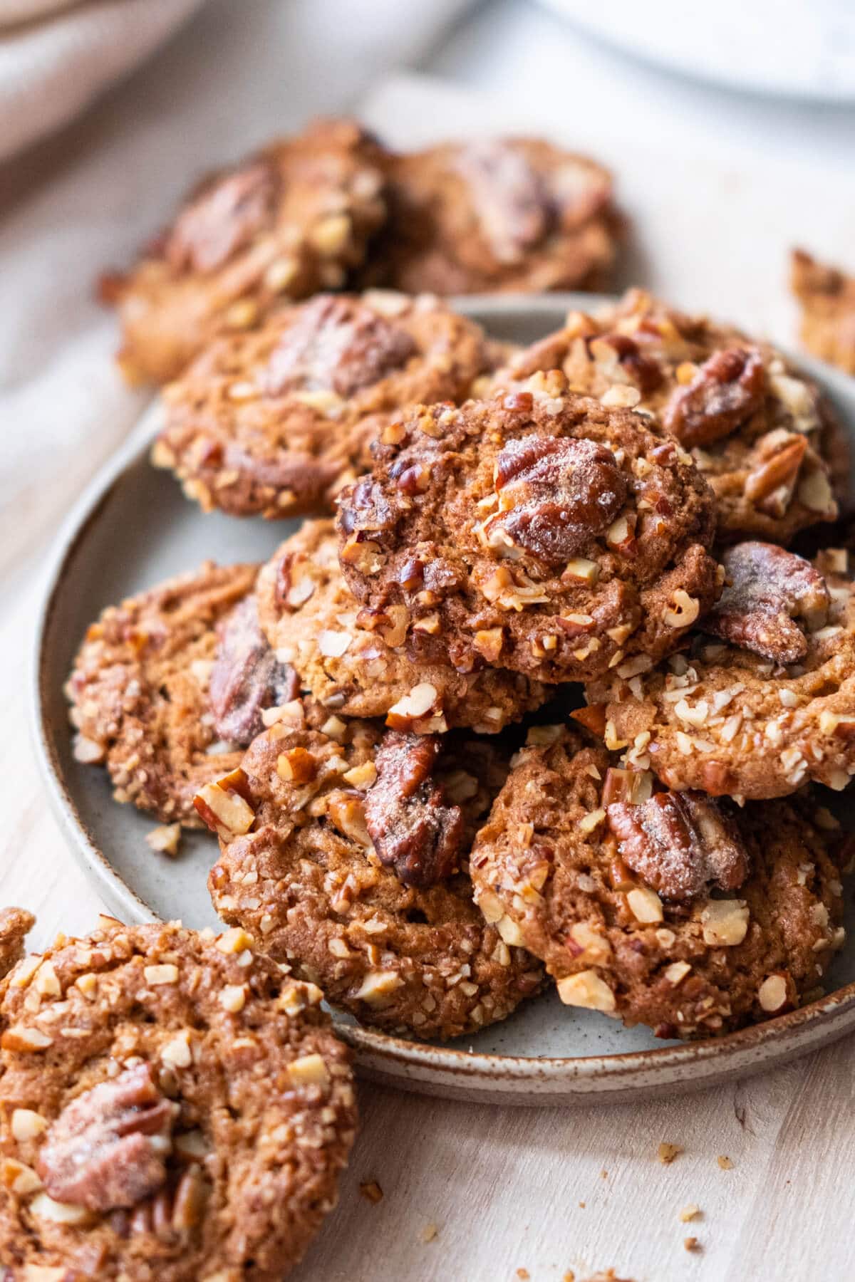 Brown nutty and crunchy cookies served in a plate. 