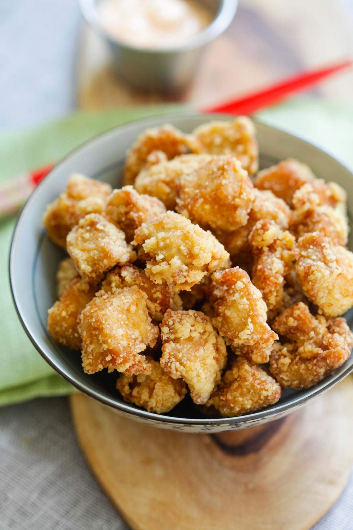 A close up shot of a bowl of golden brown and crispy fried chicken bites. 