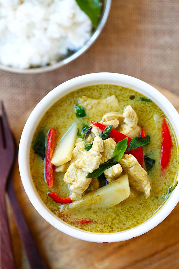 Green curry chicken with green curry sauce.
