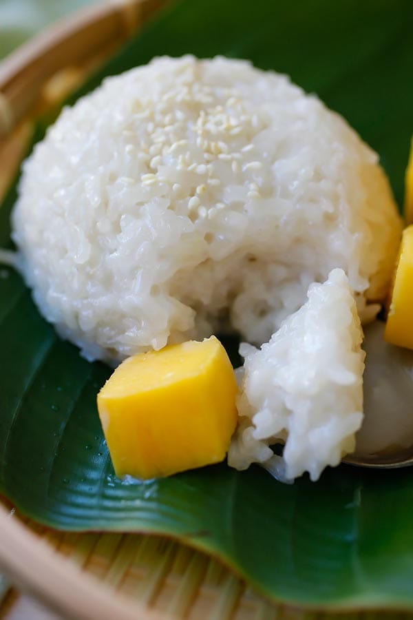 Mango and sticky rice recipe with ripe mangoes.