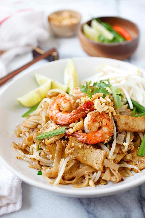 Easy and delicious shrimp pad Thai recipe, ready to serve.