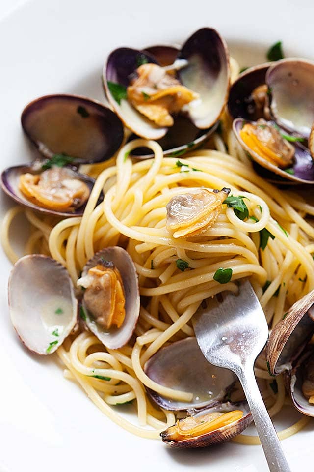 Spaghetti alle vongole with white wine in the sauce.